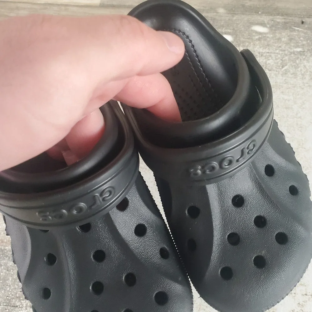 CROCS worn 2x